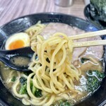 らーめん武蔵家 - 麺普通のちぢれ麺