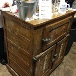 ビールスタンド重富 - 上部の扉を開けると、中に氷が入っています。
