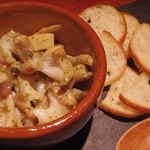 ぽつらぽつら - ツブ貝と茸のガーリックバターソテー