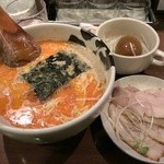 ばっこ志 - 鶏白湯スープで作るその手があったか担担麺にチャーシュー味玉トピ(2013/10)