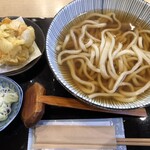 富士見うどん いわ蔵 - 料理写真:かけうどん(650円)＋ミニ小海老と野菜のかき揚げ(210円)