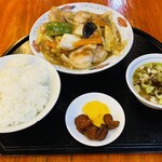 興楽 - 「肉うま煮」950円税込み♫、「ライス（白飯）」260円税込み♫