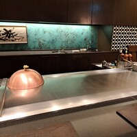 レストラン ロワール 鉄板焼 - 店内の様子①