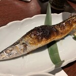 よし都 - 大きな秋刀魚の塩焼き