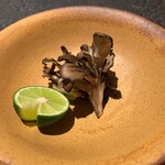 日本焼肉はせ川 別亭 - 箸休め・炭焼き黒舞茸(新潟)