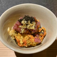 日本焼肉はせ川 別亭 銀座店 - 先附け・黒毛和牛と上海蟹の飯蒸し