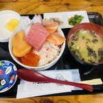 Gannen - 6色丼・味噌汁・小鉢