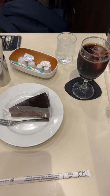 Kissa Shitsu Renoir Shinjuku 3 Chome Biggusu Biru Ten