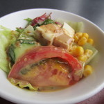 Hana Murasaki - 最初の御膳のサラダは豆腐のサラダ、これも身体に優しいサラダですね。
                      