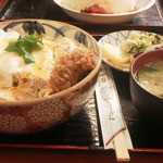 2013.10.21  カツ丼(並)☆　(８５０円)