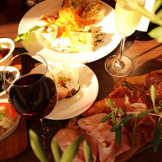 Select delicious wines from around the world. We also have courses that selection the content ◎