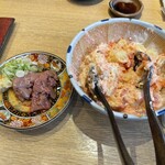 Tachinomi Uotsubaki - 私の好物ポテサラダ。まるっと1こじゃがいもを潰してボリューム、味ともに満点。鳥レバ刺しもサイコー。