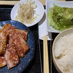 Sambyaku Kyuju Horumon Sumibi Yakiniku - 