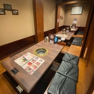 掘りごたつの個室をご用意しております。