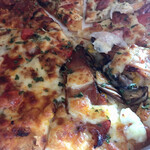 ピザーラ - 料理写真:熟成パンチェッタのよくばりクォーターM2138円