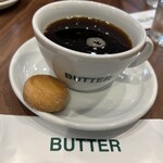 Butter - コーヒーにはバタービスケットがサービス