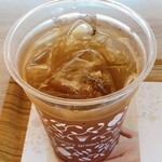 ナナズグリーンティー - 水出しほうじ茶（手を添えてみた...^^）