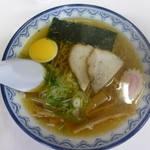 透き通ったスープに細ちぢれ麺♪今回は千秋麺の半で！４７３円