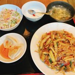 鉄板中華 青山シャンウェイ - 豚肉と野菜のあんかけ(かた焼きそば)_¥1,100