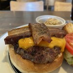 ヨンイチロクグリリング - 『HOME MADE HAMBURGER R¥1,200』 『HOME MADE BACON¥350』 『CHEDDAR CHEESE¥200』 『lunch drink¥250』