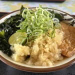 丸池製麺所 - きつねうどん 鳴門わかめトッピング