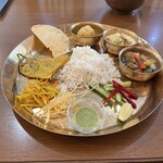 東インド ベンガル料理専門店インディアンスパイスファクトリー - 色鮮やかで美味しそうなビジュアル(｡･о･｡)!ヘルシーなベジタリアン・ターリーです！