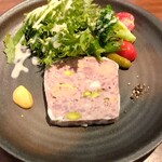 鴻巣ワイン食堂 ボレロ - 前菜は、鴨肉とフォアグラのパテ（ランチコース料金にプラス￥６００）