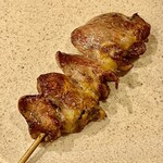 焼鳥 せきね - ハツ　攻めた火入れでこんがり　抜群に美味しいです
