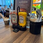 J.S.BURGERS CAFE - 