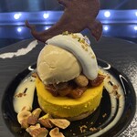 トシ・ヨロイヅカ 東京 - アップ