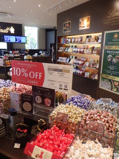 Lindt Chocolat Boutique Hiroshima T-Site Ten photo 5