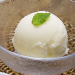 土佐Jiro的香草冰淇淋原味香草冰淇淋