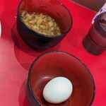 ラーメンきずな - 別皿アブラ+生卵