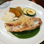 キッチン ブルー グローブ - ひめ鯛ポワレのアップ