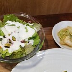 キッチン ブルー グローブ - サラダ、お新香のアップ