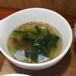 キッチン ブルー グローブ - ほうれん草スープのアップ