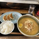 Ryuuka - みそラーメン+餃子+ライス+お新香¥890