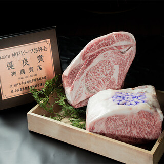 Made with the highest quality Japanese black beef. Course meals available from 9,980 yen