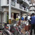 中国菜 オイル - 午後1時10分なのにまだ私たちの前に13人、すぐに後ろに10人が並びました！