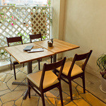 ボンジョルミ - テーブル席