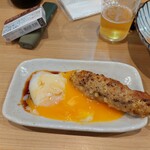 大衆酒場 富士山 - 牛タンつくね…。温玉でドンと…