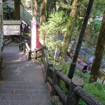 Tousenkyou Soumen Nagashi - 階段だけじゃなくエレベーターでも降りられます。