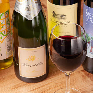 お料理によく合う多彩なワインが楽しめる◆グラス一杯500円～