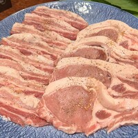焼肉 スタミナ苑 - サムギョプサル
                    豚バラ、豚ロース