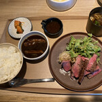 炭火焼肉 肉の匠 ひうち - 和牛赤身肉ステーキとタンシチューのセット　1500円