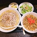 Mu Min - 日替り麺セット！の、札幌ラーメン(塩味)、Ｂ(半炒飯)セット。