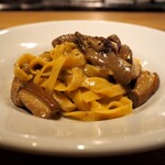 スガハラ - フレッシュポルチーニ茸 自家製タリアテッレ