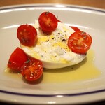 スガハラ -  北海道 トマトとブッラータチーズのカプレーゼ