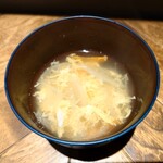 Bisutoro Kakeru Japanizu Jairo - ◯玉子スープ
                      具材は人参、玉ねぎ、玉子で
                      薄口醤油（醤油感より塩感強め）
                      出汁感ある和風の美味しい味わいのスープとなる
                      
                      煮物とか汁物には
                      ほんのり化調の味わいが舌には残る