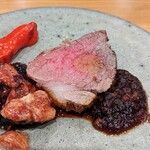 La Stalla - ネット上でのいろんな価格を見るにけっこうなお値段のお肉だと思うのですが、このような素材を大胆に取り扱うことが出来る経営的な努力も素晴らしいですね。